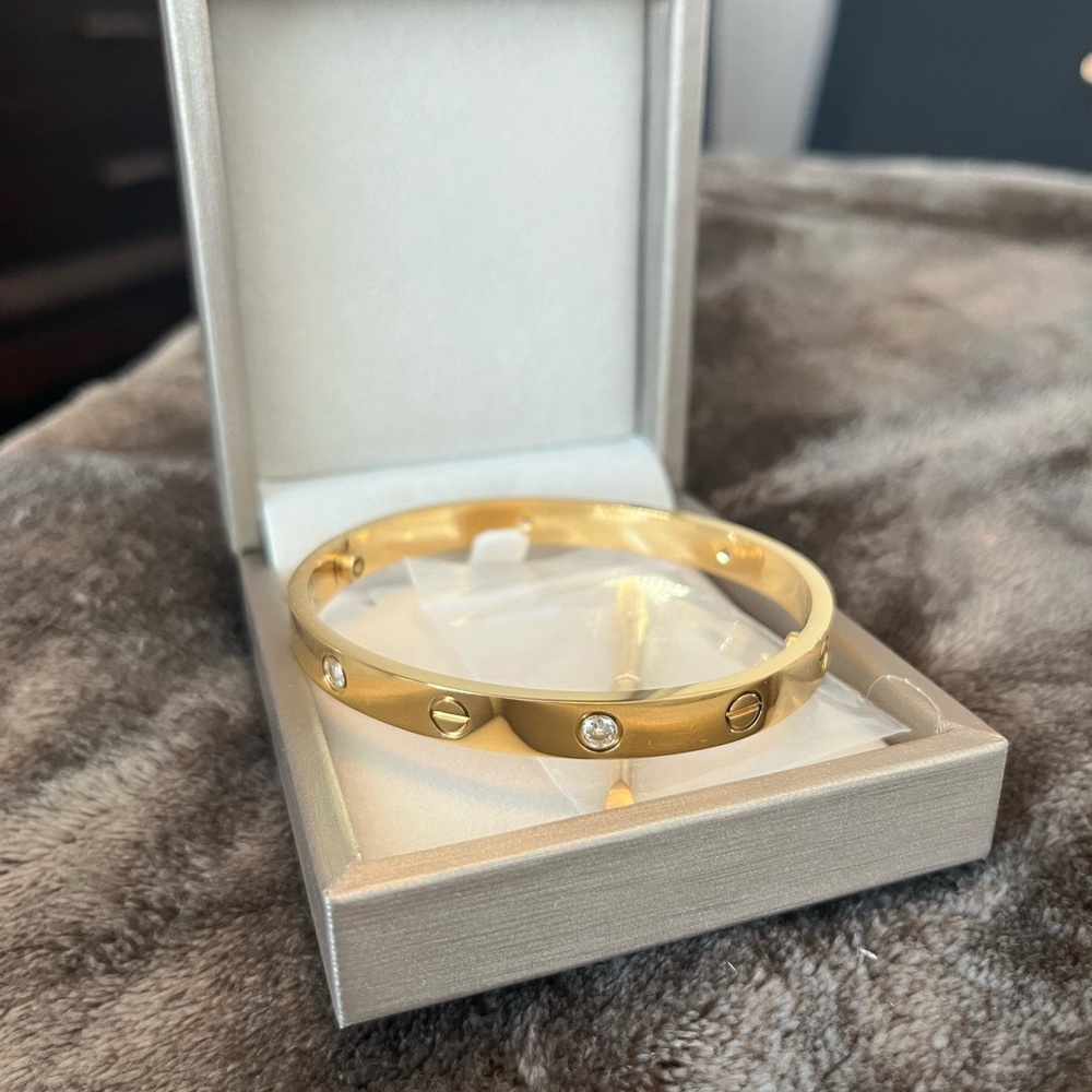 LOVE  BRACELET CARTIER size 17